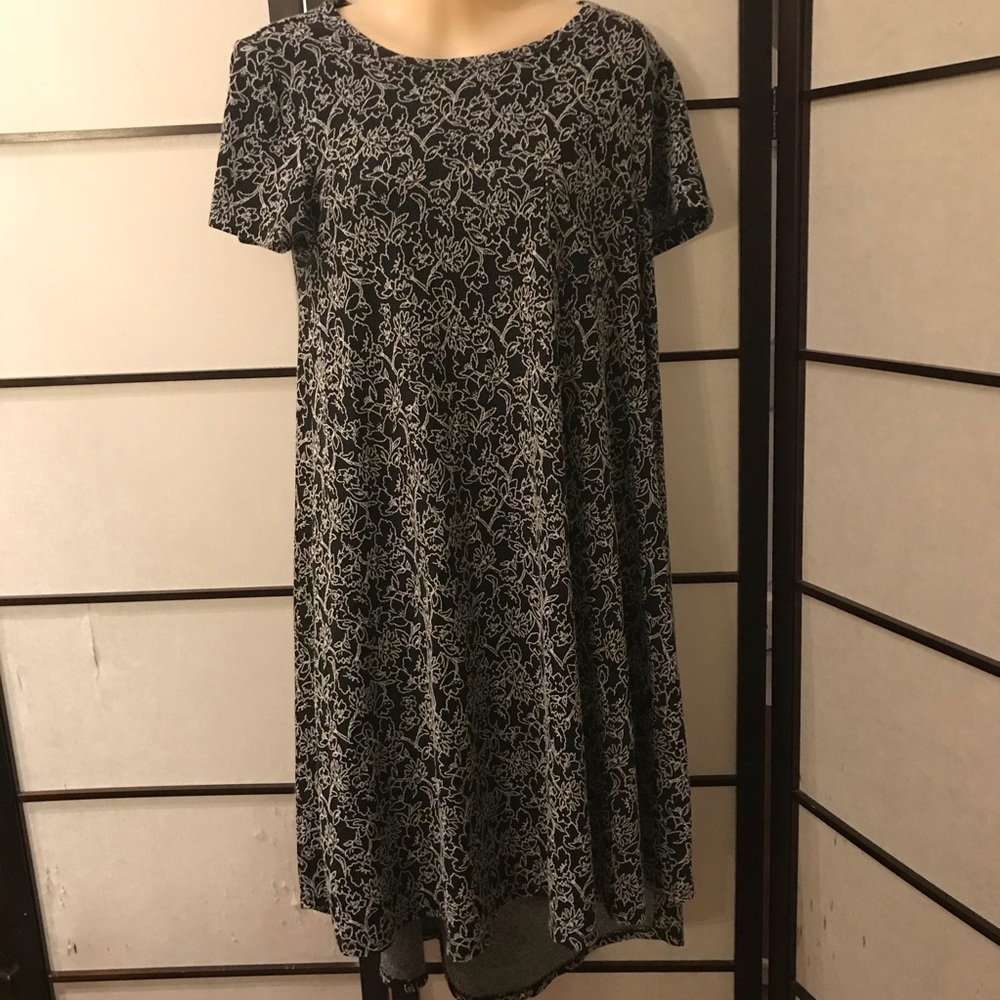 Lularoe Black and White Carly